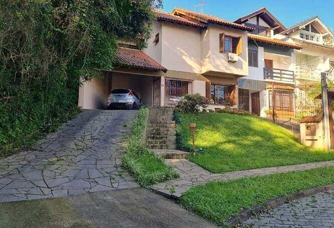 Casa à venda em Porto Alegre, Jardim Isabel, com 3 quartos, 123.70m²