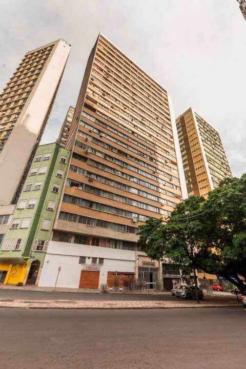 Kitnet à venda, no Condomínio Edificio Costa Faria,  em Porto Alegre, Centro Histórico, com 1 quarto, 25m²